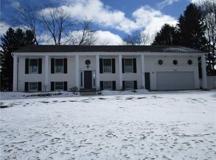 1344 Pinnacle Rd, Henrietta, NY 14467