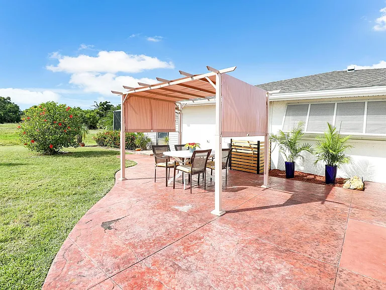 3652 SE 5th Ct — Photo 2