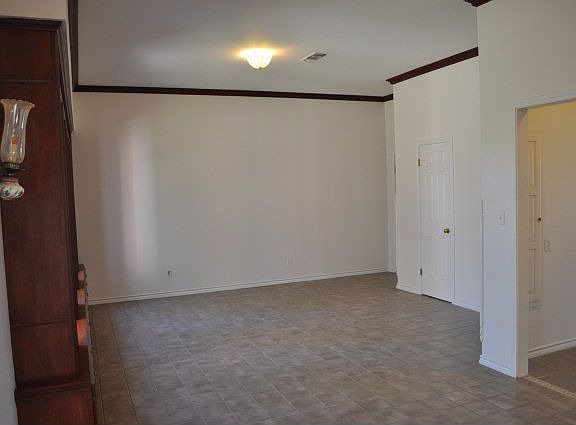 4th image of 1505 S Eagle St