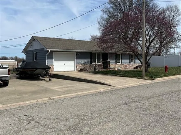 906 W 24th Ter, Higginsville, MO 64037