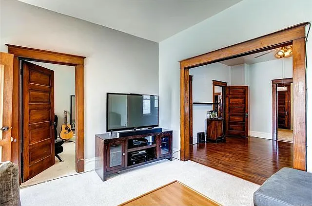 3 bed, 2080 sqft, $2,395 — Photo 2
