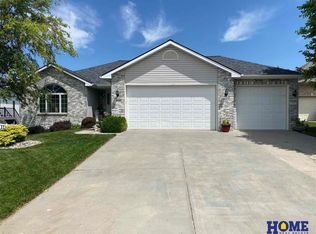 9510 Glass Ridge Cir, Lincoln, NE 68526
