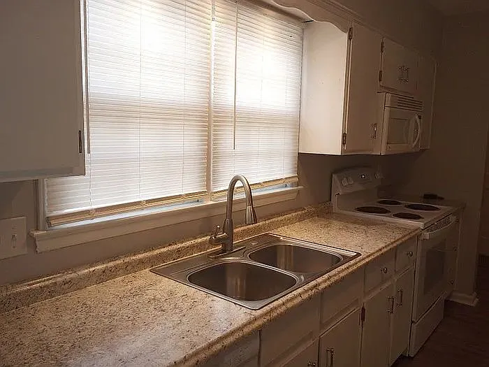 2 Summercreek Dr — Photo 7