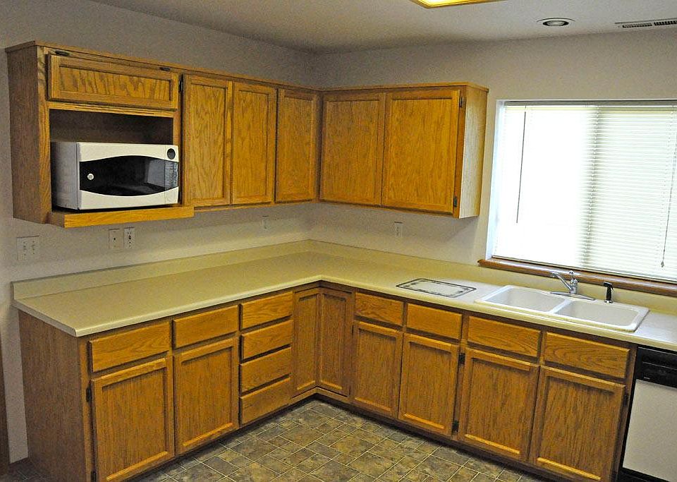 Kitchen showing counter space