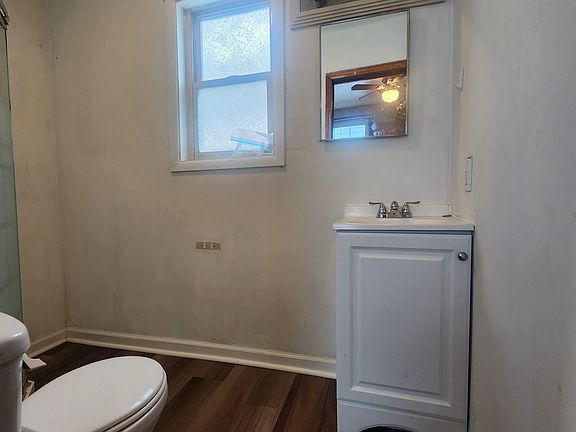 5th image of 405 Bristol St Unit 2