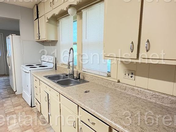 3rd image of 805 S Alleghany St