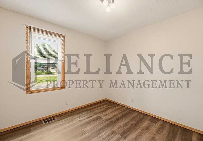 516 N Lakeside Dr — Photo 33