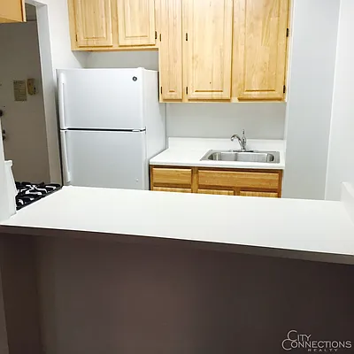 Rented by City Connections Realty | media 15