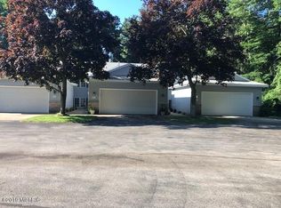 1047 Beechtree Ct, Norton Shores, MI