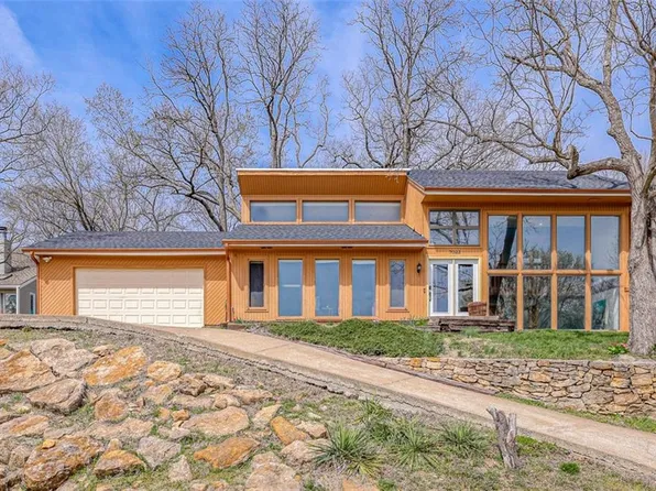 7022 Clairborne Ct, Shawnee, KS 66217