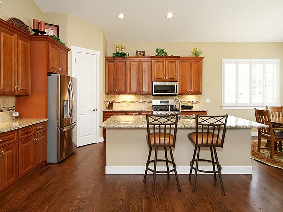 Kitchen & Dining