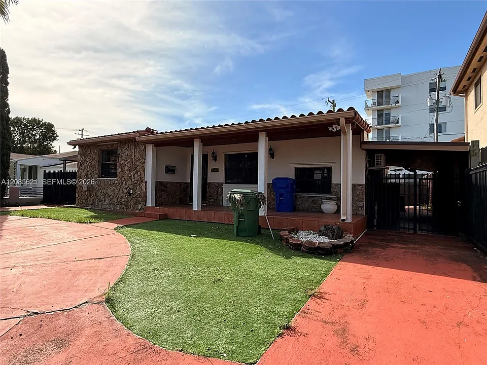 2424 SW 21st Ter