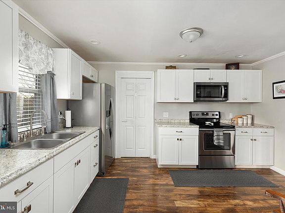 3rd image of 654 Capon Rd