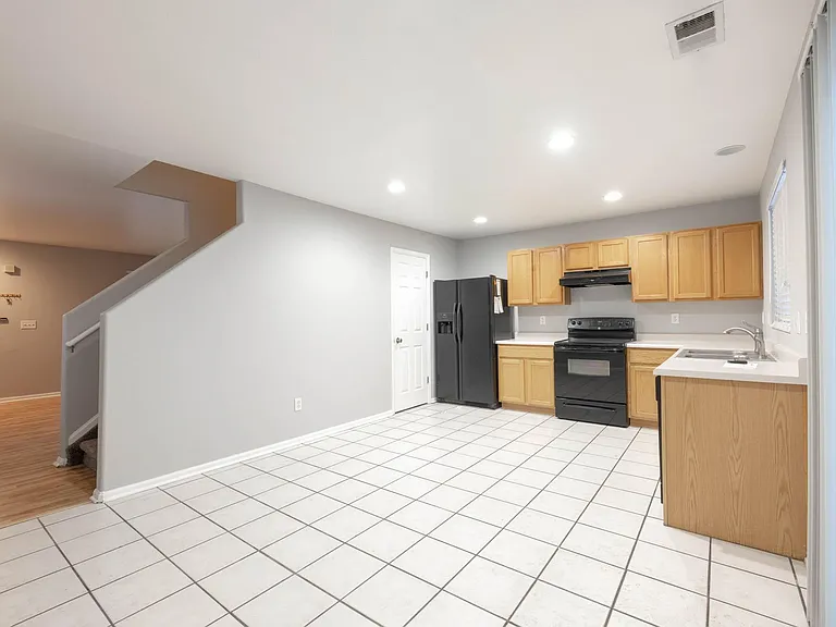 10125 Fairfax Ct — Photo 17