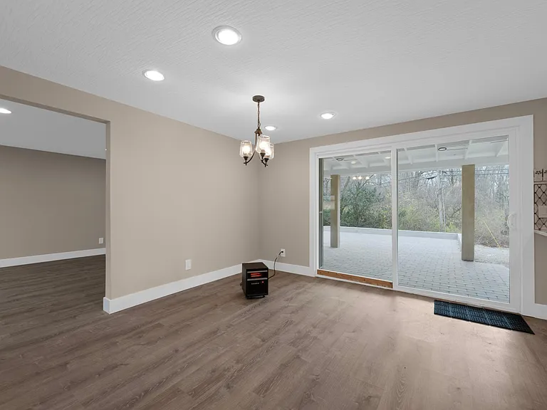 3383 Paris Blvd — Photo 36