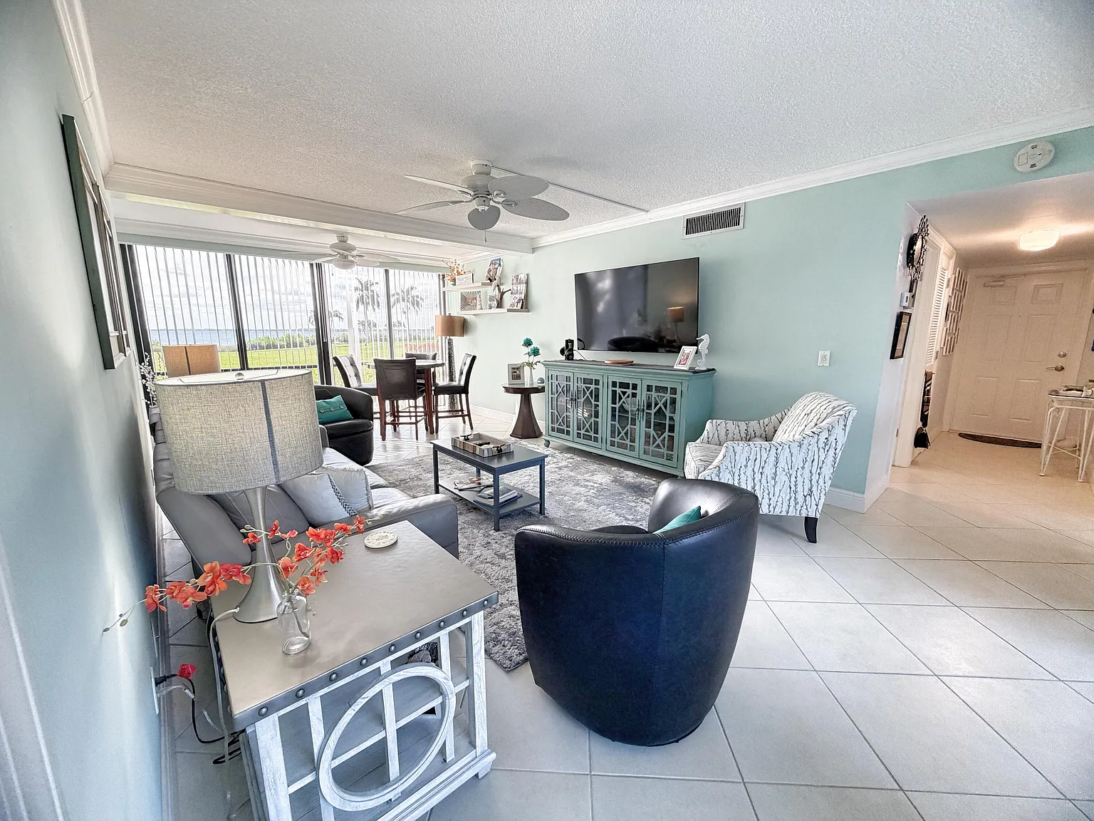 2 bed, 2.0 bath, 1211 sqft, $2,500 — Photo 4