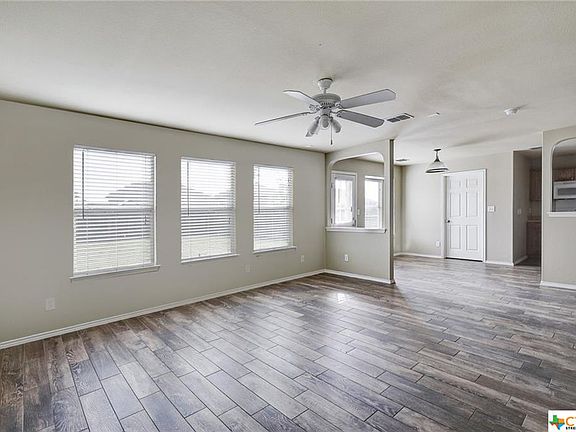 4th image of 2473 Medina Dr