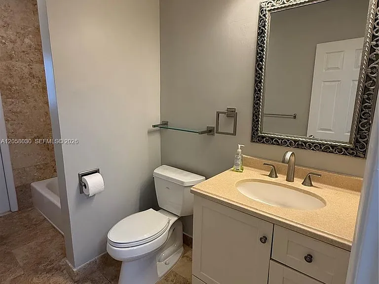 1560 NW 12th Way — Photo 4