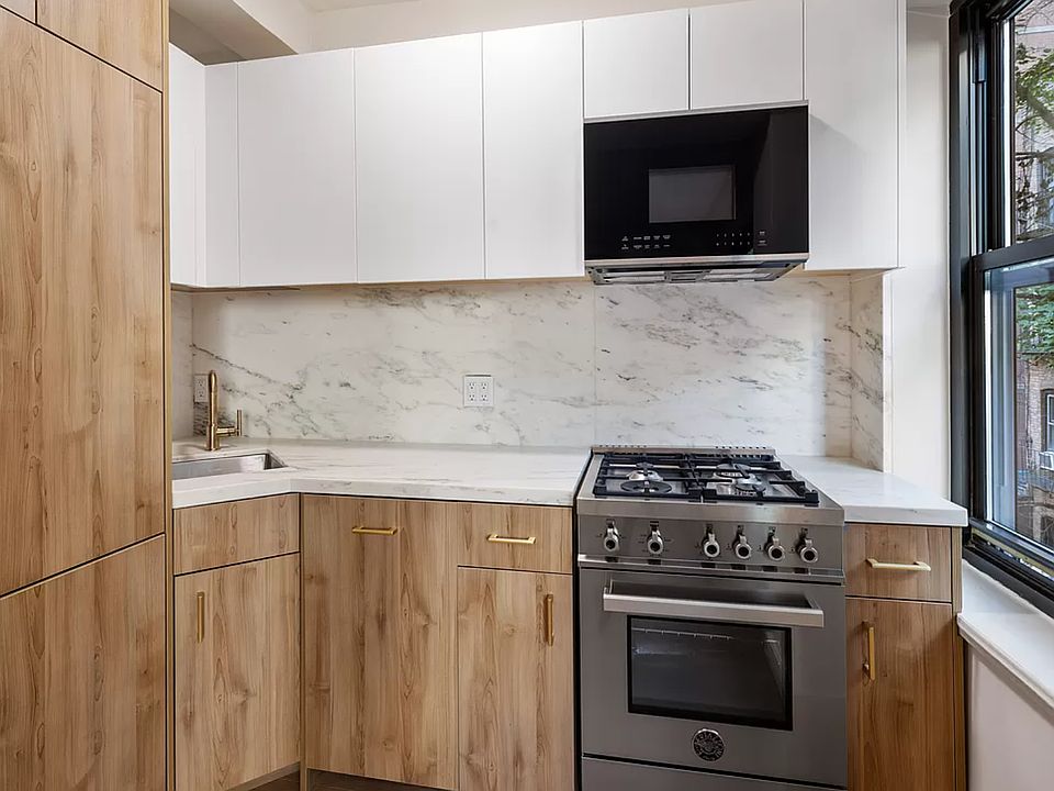 2nd image of 340 E 52nd St APT 4E