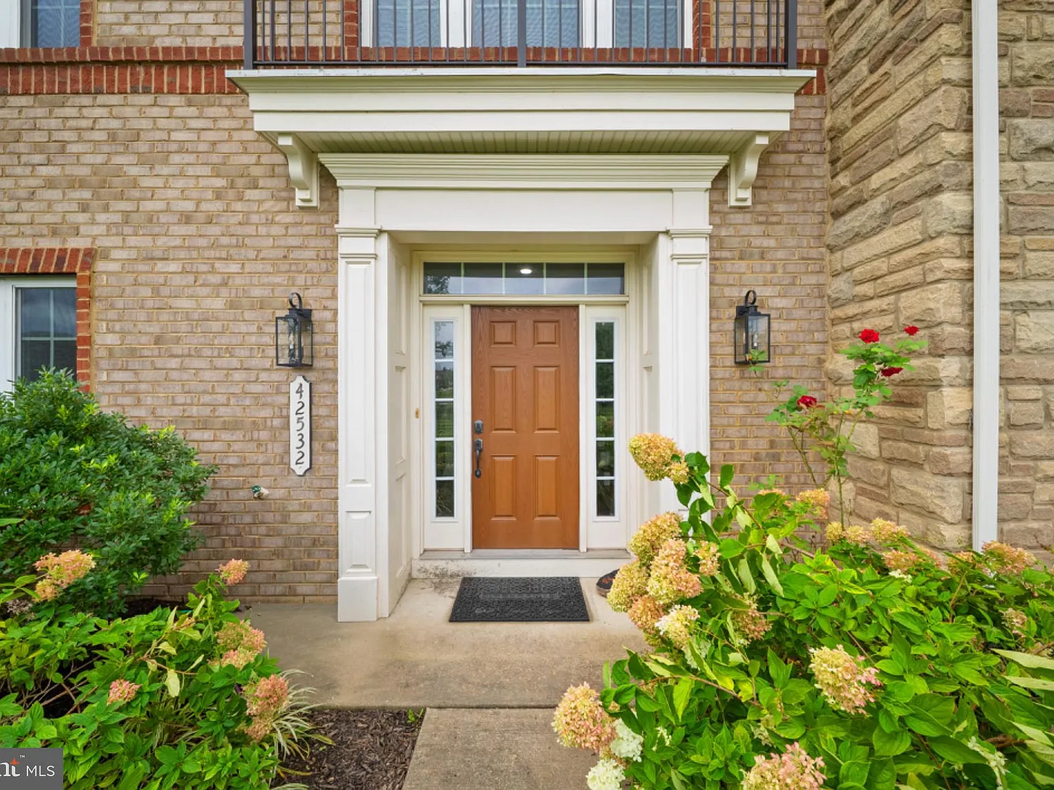 3 bed, 3.5 bath, 3540 sqft, $3,995 — Photo 4