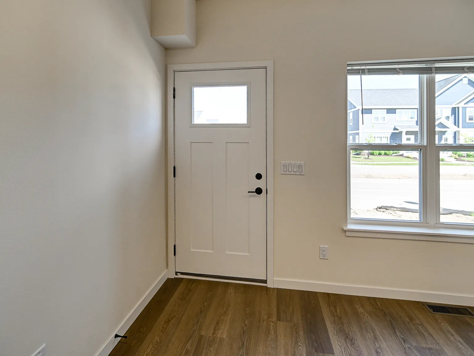 2 bed, 2.5 bath, 1516 sqft, $2,550 — Photo 2
