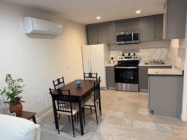 9 Eccelstone Cir #3 — Photo 5