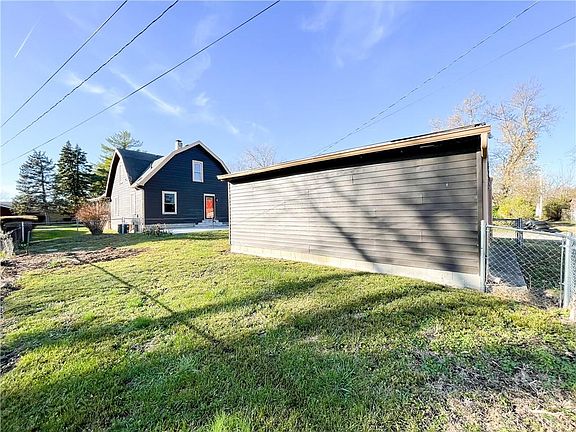 4th image of 2623 NE Caroline Ave