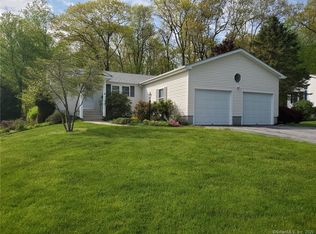 9 Mountain Laurel Rdg, Uncasville, CT 06382