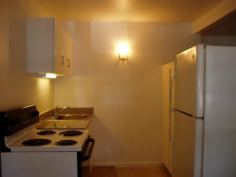 1058 Roewill Dr #2 — Photo 4