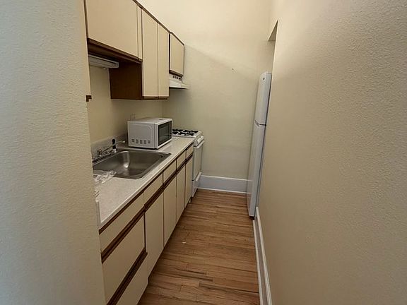 4th image of 1213 25th St #D