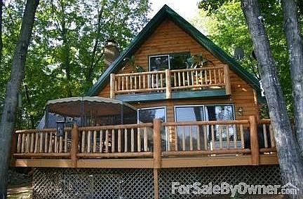 Facing Lake : Large 12' x 24' deck overlooking Chute Pond