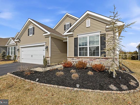 4th image of 52 Raccoon Ln