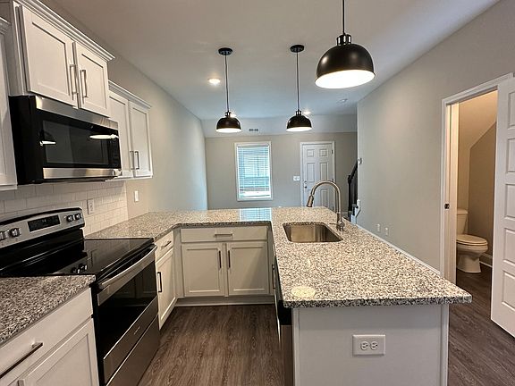 3rd image of 200 Drayton Dr #B