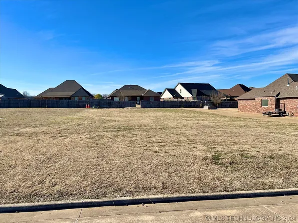 3809 Crestview Dr, Muskogee, OK 74403
