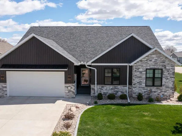 901 Clover Ct, Menasha, WI 54952