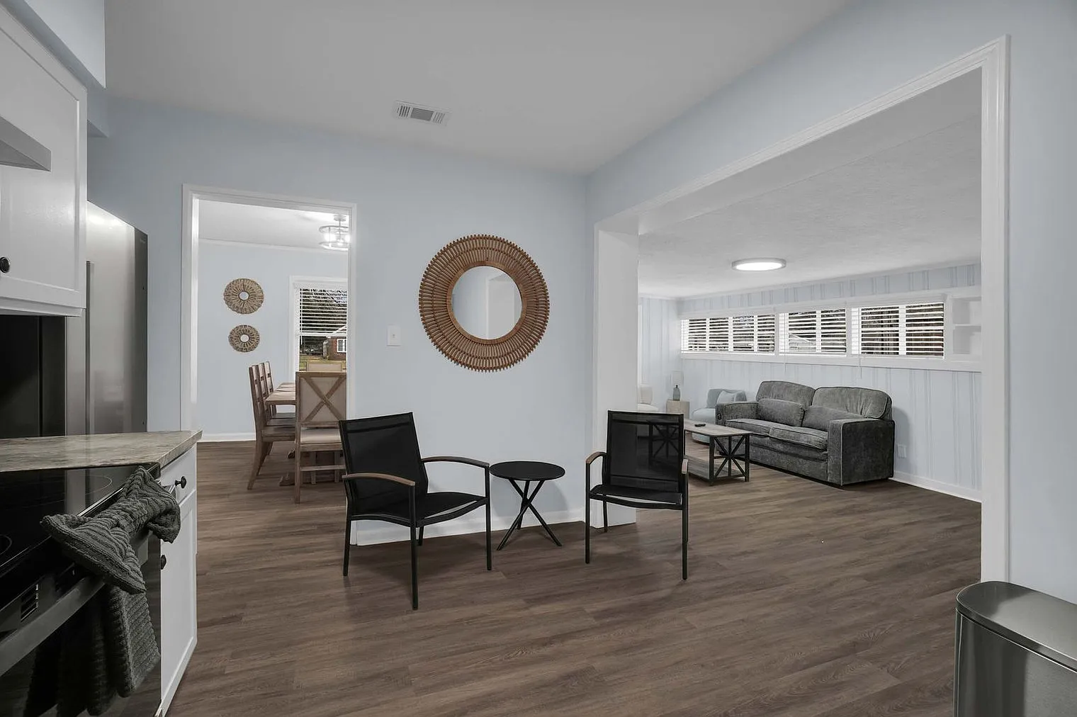 3 bed, 1.0 bath, 1474 sqft, $4,452 — Photo 4