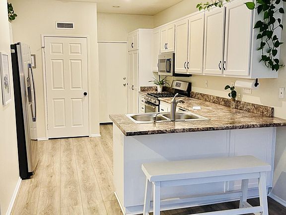 4th image of 11568 Country Creek Ct