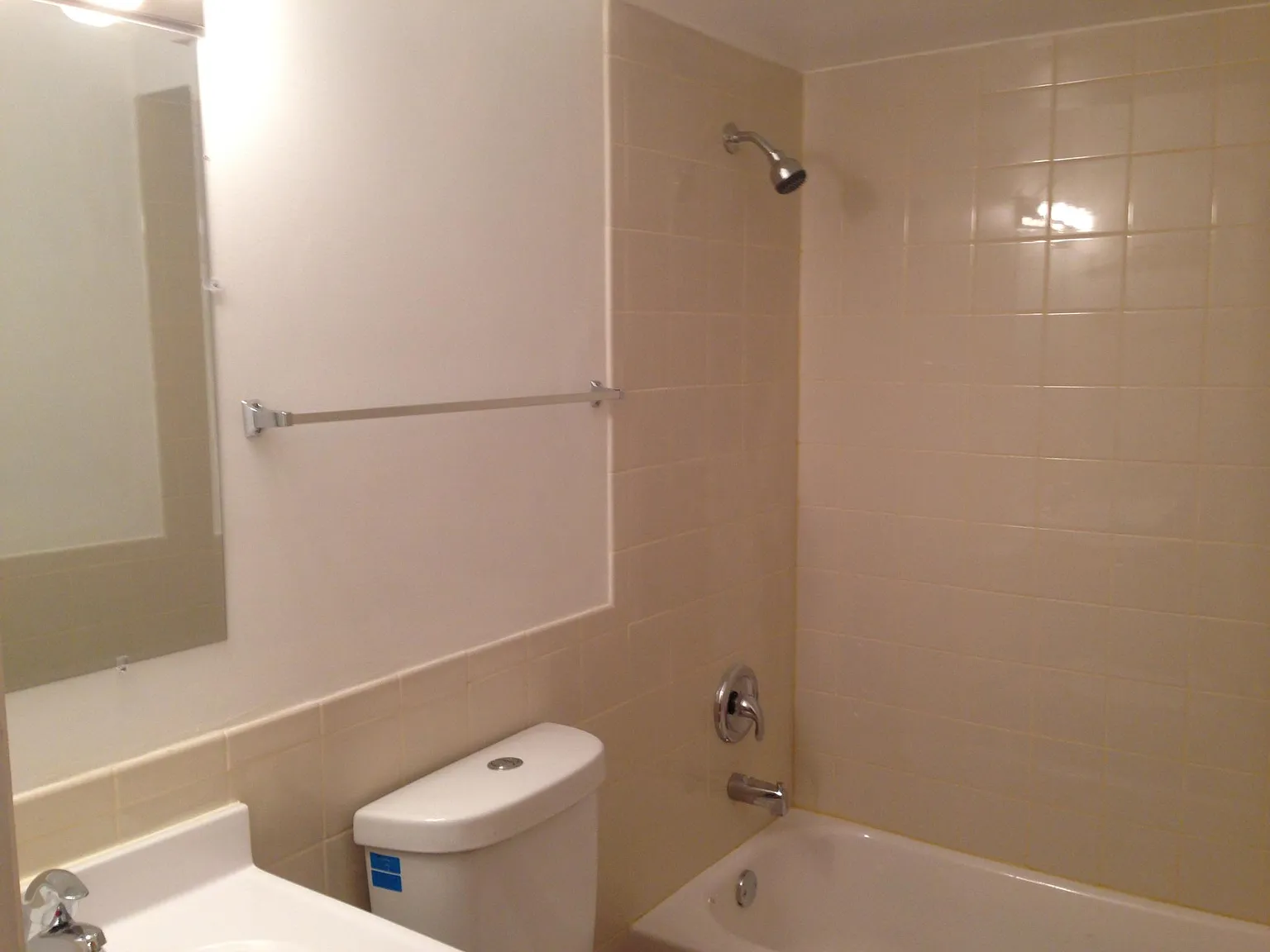 6 bed, 2.5 bath, 1800 sqft, $785 — Photo 1