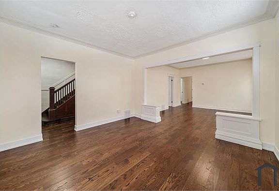 5th image of 12000 S Perry Ave