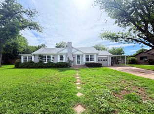 1020 Hillcrest Dr, Graham, TX 76450