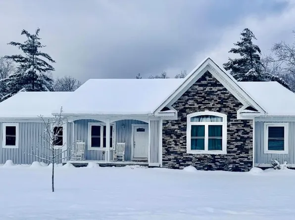 102 Pembroke Ln, Daniels, WV 25832