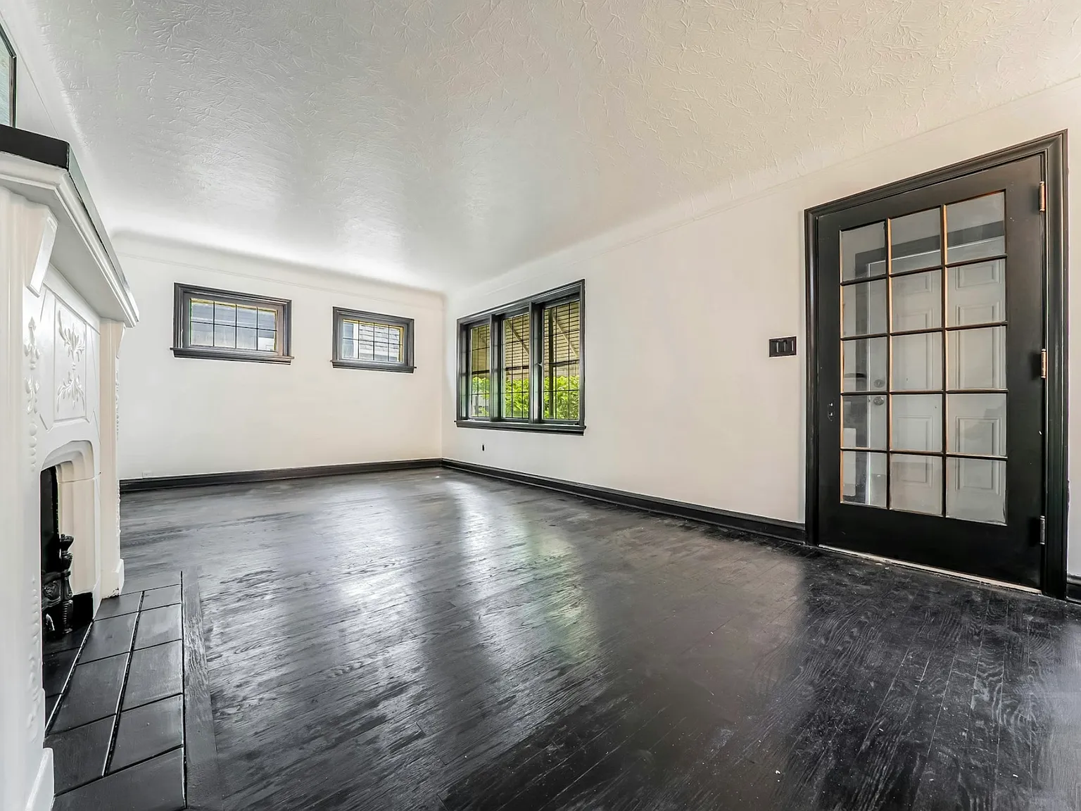 3 bed, 1.5 bath, 1240 sqft, $1,770 — Photo 4