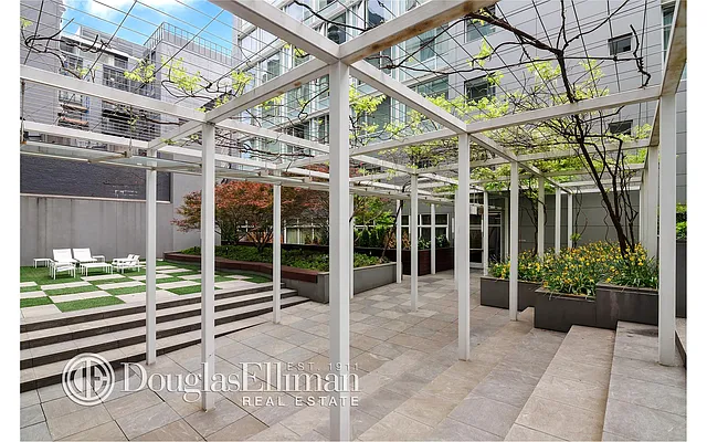 Rented by Douglas Elliman | media 15