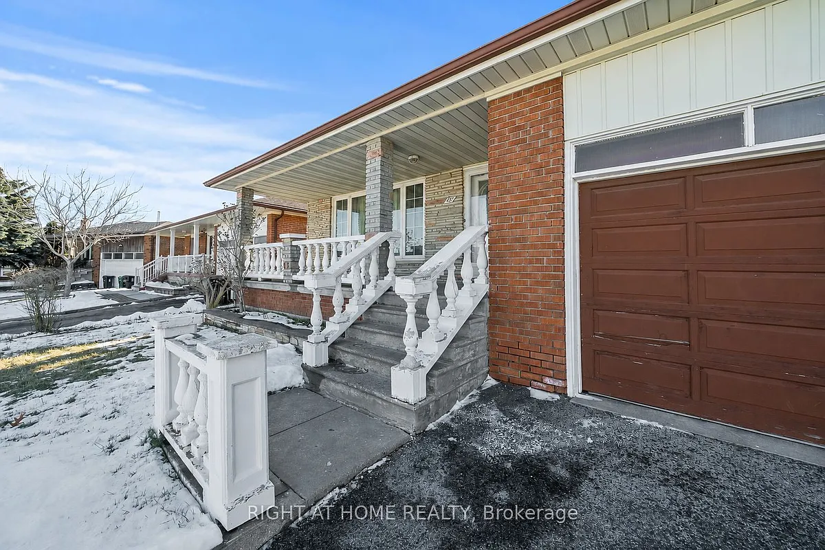 Building Photo - 47 Wheelwright Cres