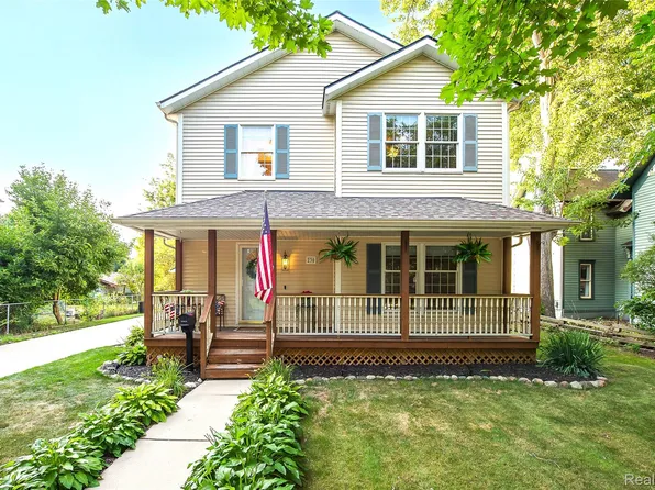 230 W Lake St, South Lyon, MI 48178