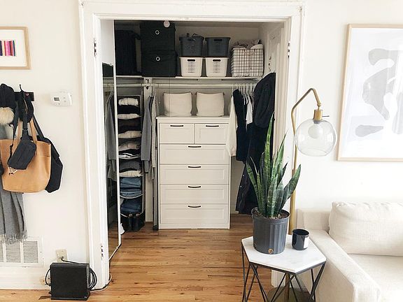 4th image of 2530 N Sacramento Ave #201