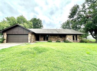 1902 E McKenzie Ave, Pocola, OK 74902