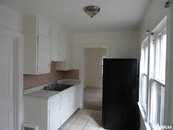 5th image of 1613 S Arago St