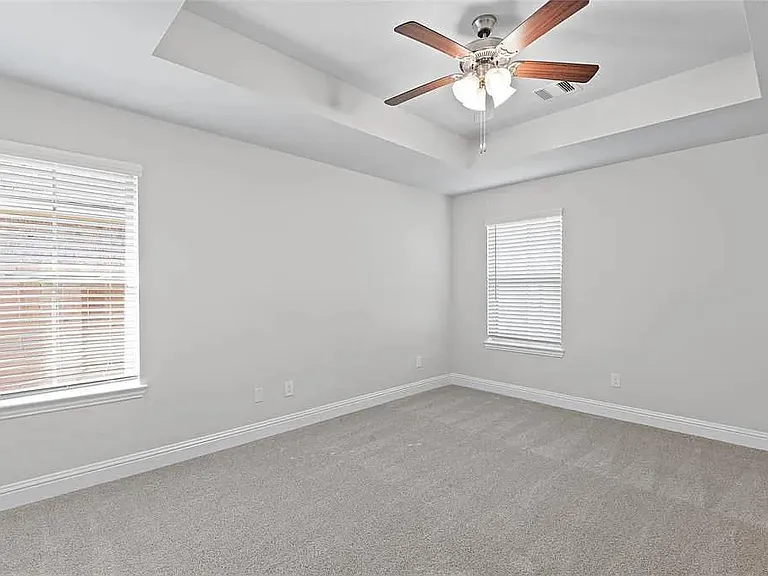 2708 Golden Palms Ln — Photo 12