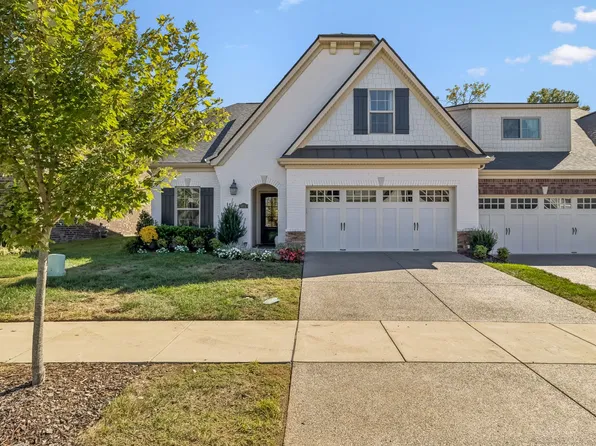 911 Cherry Grove Dr, Hendersonville, TN 37075